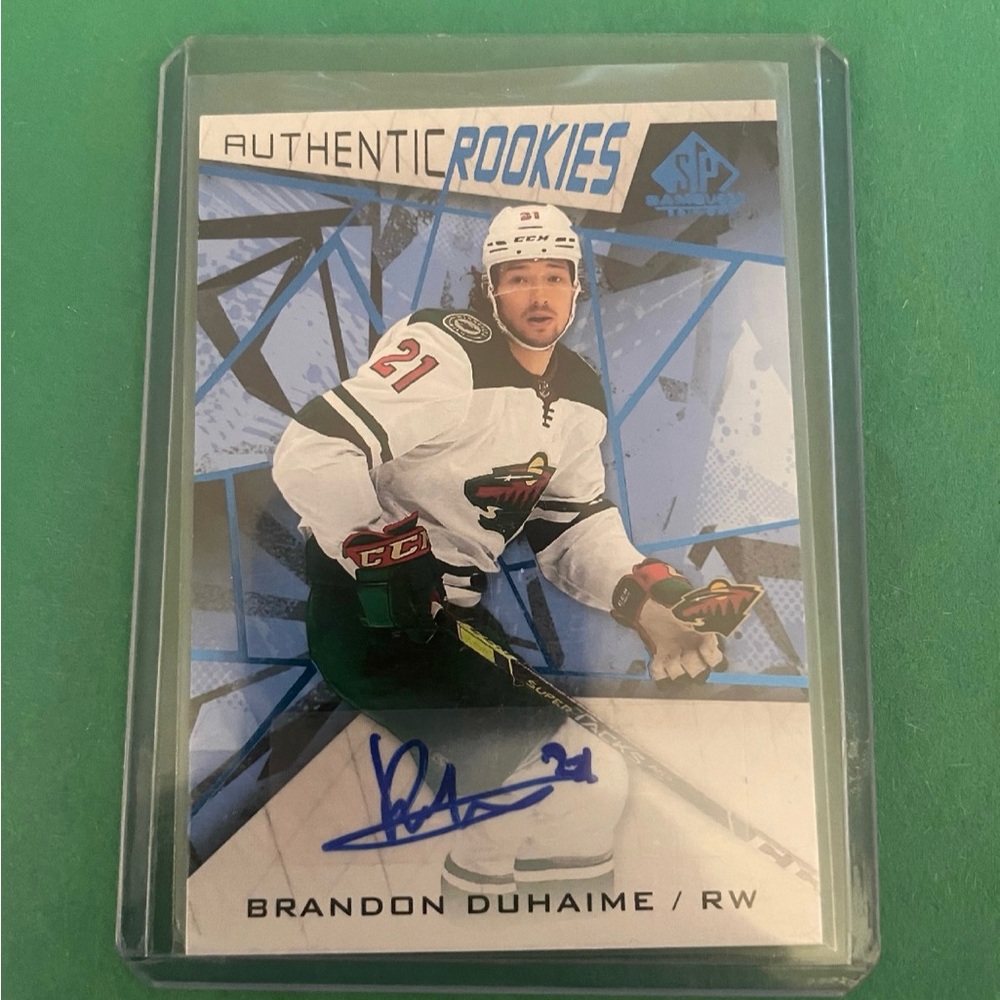 Autographed authentic Rookies Card Brandon Duhaime un